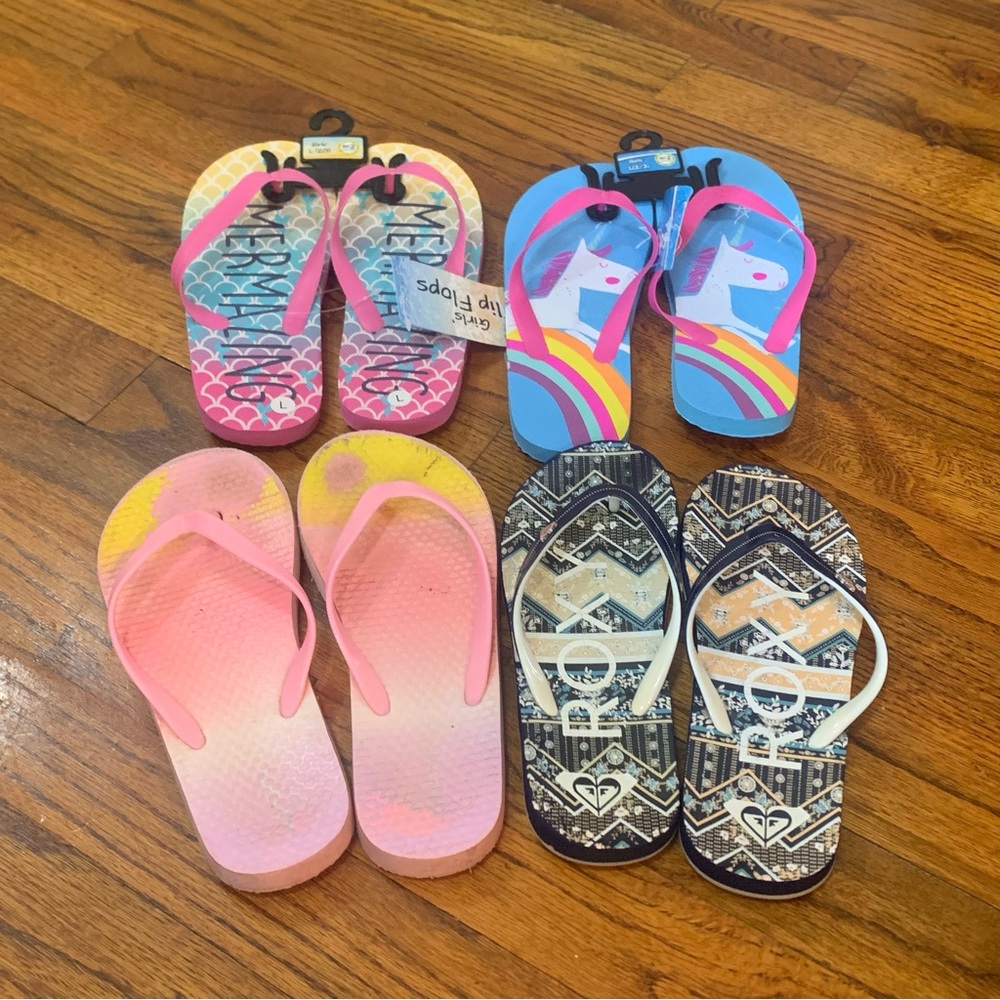 4 Pairs Girls Flip Flop Beach Sandal Shoes
2 / 3
NWT Mermaid & Rainbow
GUC Roxy - Picture 5 of 11